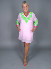 Lade das Bild in den Galerie-Viewer, S26 308 DRESS PLACE DU SOLEIL ROSA GREEN
