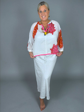 Lade das Bild in den Galerie-Viewer, S26 425 BLOUSE PLACE DU SOLEIL WHITE BIG FLOWER LONG SLEEVES
