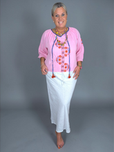 Lade das Bild in den Galerie-Viewer, S26 456 BLOUSE PLACE DU SOLEIL ROSA FLOWER EMBR
