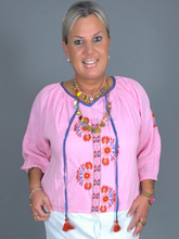Lade das Bild in den Galerie-Viewer, S26 456 BLOUSE PLACE DU SOLEIL ROSA FLOWER EMBR
