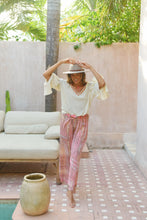 Lade das Bild in den Galerie-Viewer, PANTS HAILEY MOONSTONE CORAL HOT LAVA
