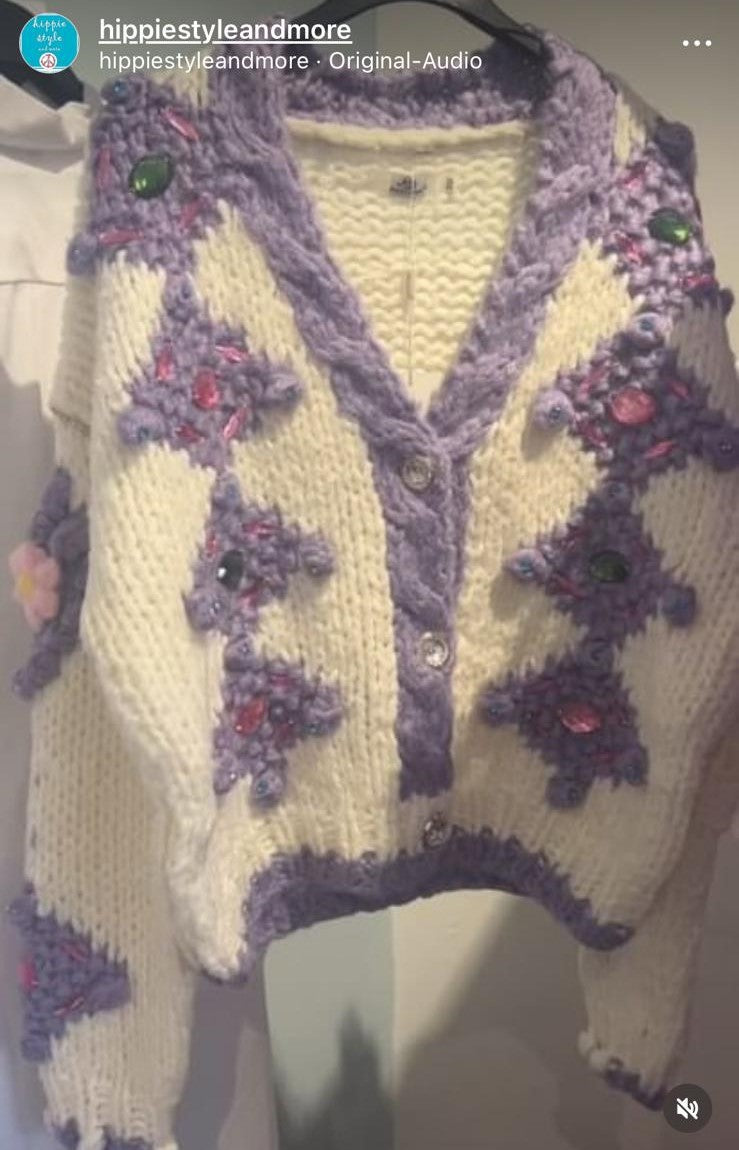 STRICK JACKE LILAC FLOWERS CREME HAND MADE ONE SIZE