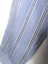 Lade das Bild in den Galerie-Viewer, BLUSE OVERSIZE LIGHT BLUE STRIPES SOFIE SCHNOOR
