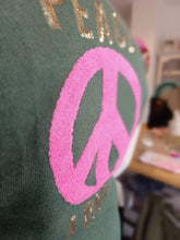 Lade das Bild in den Galerie-Viewer, PULLOVER WOLLMIX LOVE &amp; PEACE COLLEGE STYLE OLIV ONE SIZE
