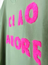 Lade das Bild in den Galerie-Viewer, T-SHIRT &quot;CIAO AMORE&quot; OLIV PINK ONE SIZE
