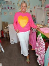 Lade das Bild in den Galerie-Viewer, MISS GOODLIFE ROUNDNECK &quot;BIG HEART&quot; NEON PINK
