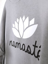 Lade das Bild in den Galerie-Viewer, MISS GOODLIFE SWEATER ROUNDNECK DOUBLE NAMASTÉ GREY
