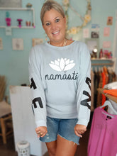 Lade das Bild in den Galerie-Viewer, MISS GOODLIFE SWEATER ROUNDNECK DOUBLE NAMASTÉ GREY
