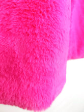 Lade das Bild in den Galerie-Viewer, KUSCHELJACKE DOPPELREIHER &quot;CLASSIC&quot; NEONPINK
