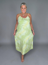 Lade das Bild in den Galerie-Viewer, DRESS ANNA COSMIC HOT LAVA
