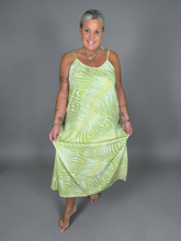 Lade das Bild in den Galerie-Viewer, DRESS ANNA COSMIC HOT LAVA
