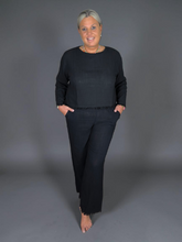 Lade das Bild in den Galerie-Viewer, PANTS MADDIE BLACK HOT LAVA
