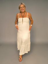 Lade das Bild in den Galerie-Viewer, DRESS MOOREA IVORY HOT LAVA
