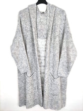 Lade das Bild in den Galerie-Viewer, LONG CARDIGAN &quot;SIMPLY LIFE&quot; GRAU ONE SIZE-hippie style and more-beige,creme,grau,Statement,Wolle,Wollmix
