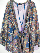 Lade das Bild in den Galerie-Viewer, KIMONO FLÜGEL ÄRMEL PAISLEY VIOLETT ONE SIZE
